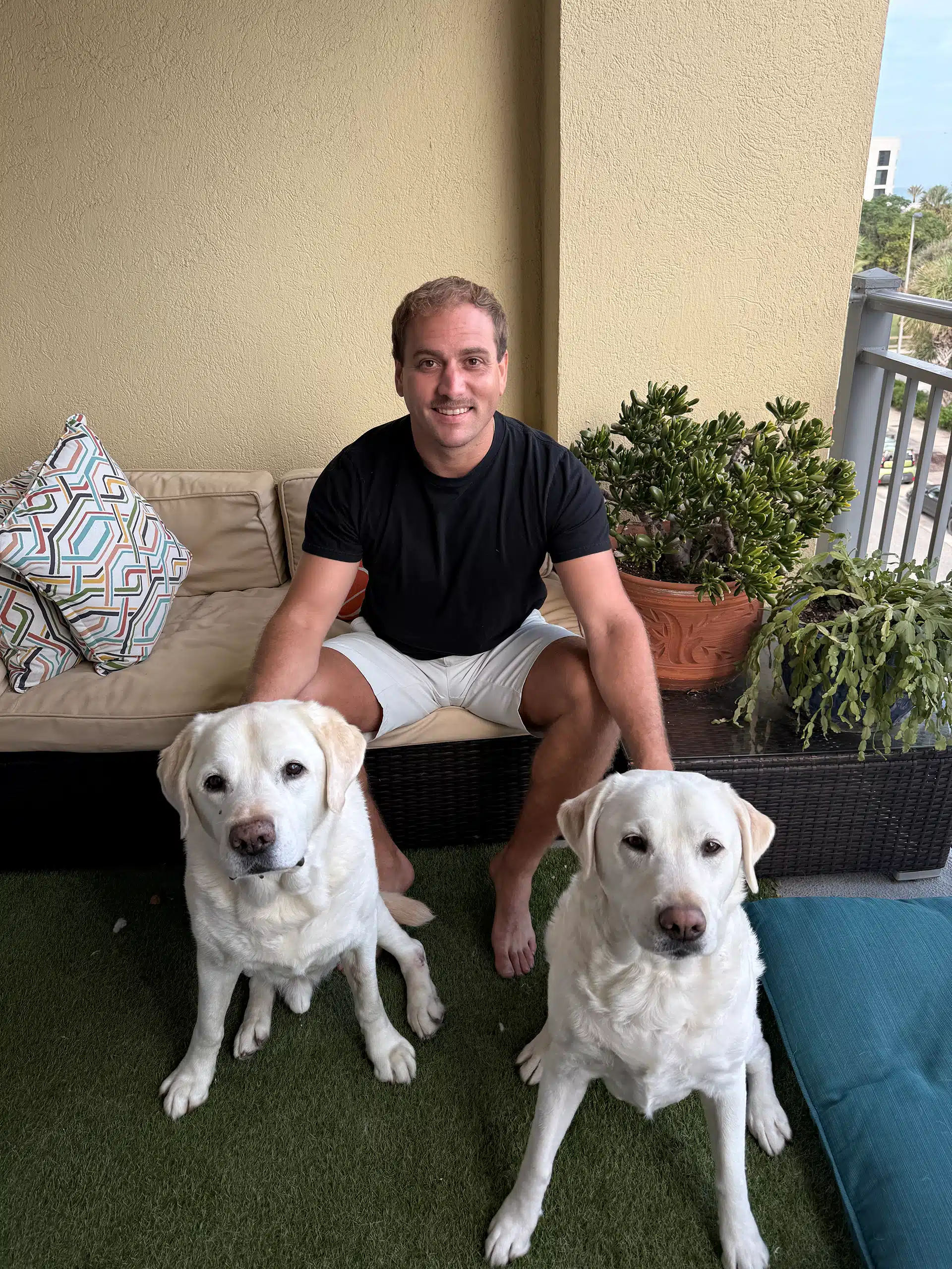 Griffin Kelly of Lucky Dog Pet Care provides neighborhood dog walking throughout Jacksonville, Florida.